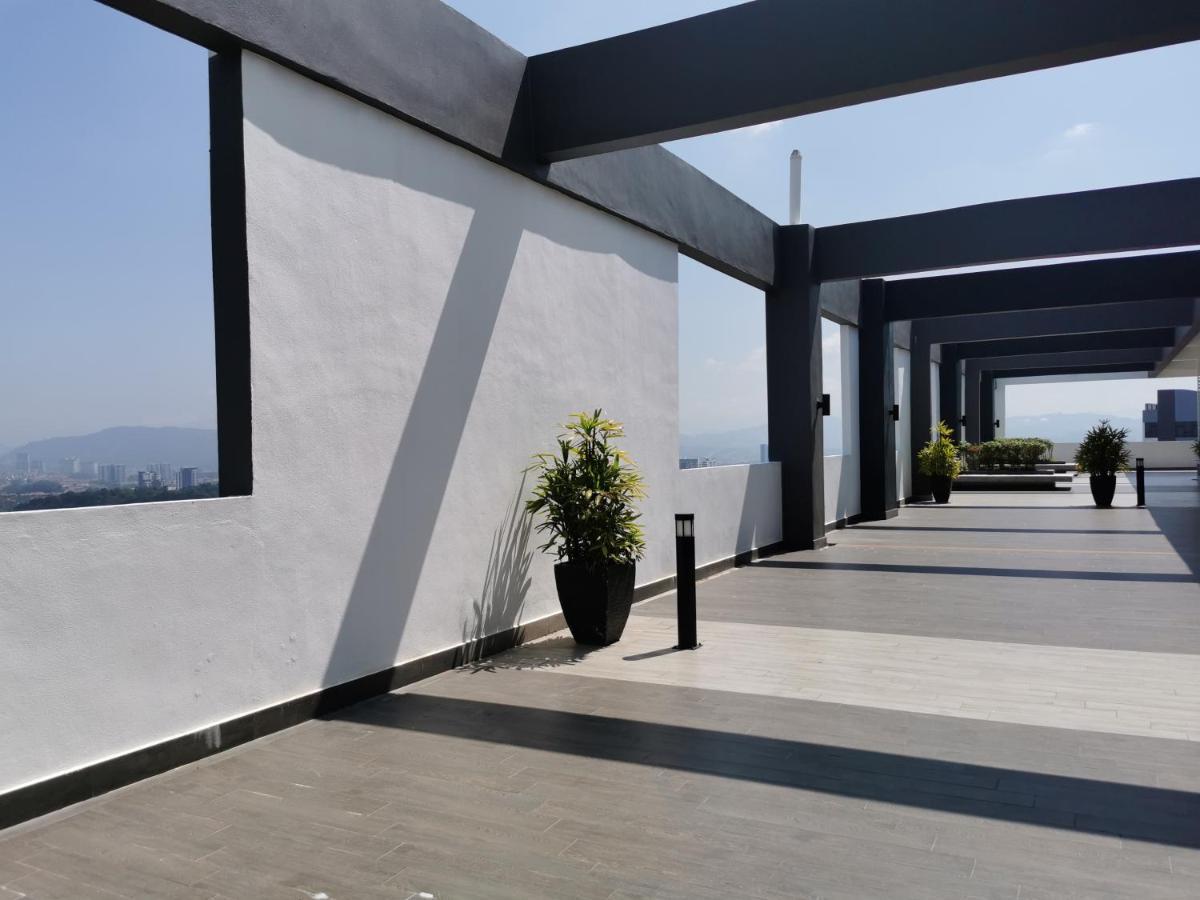 Apple Home 2 At Menara Simfoni, King Size Bed, Cheras, Nexflix, Wifi, Parking Seri Kembangan Exterior foto